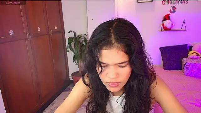 emycarver09 online show from December 1, 12:09 pm