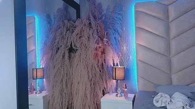 samiradoll online show from October 12, 4:15 am