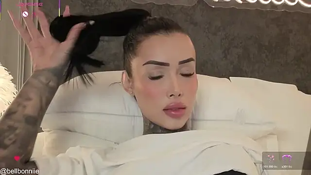 belllbonniie online show from April 22, 7:55 pm