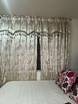 Tayler Kim online show from April 28, 7:29 pm