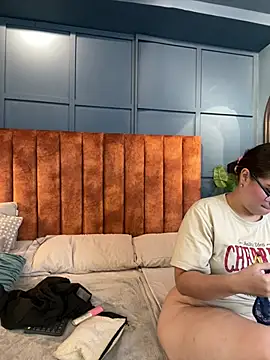 Tayler Kim online show from March 25, 6:22 pm