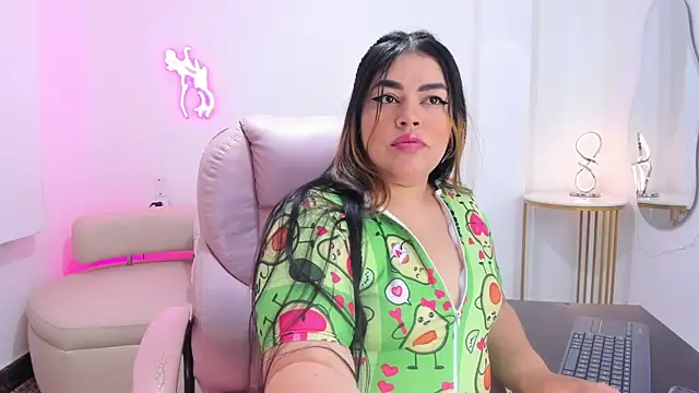 Snapshot of Miss_Francheska chatting on September 22, 12:14 pm Miss Francheska online show from September 22, 12:14 pm