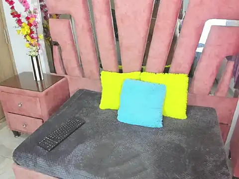 MaraKarly online show from April 23, 6:54 pm