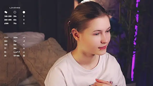 LynHillaire online show from April 27, 1:52 pm