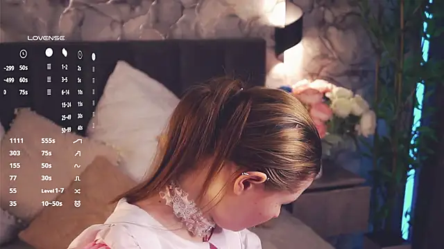 LynHillaire online show from April 21, 12:45 pm