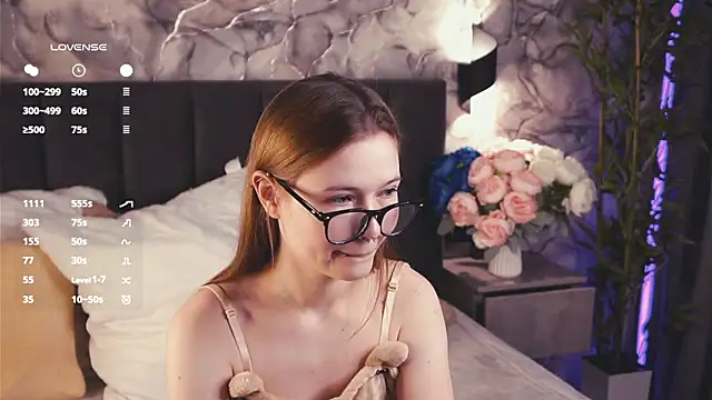 LynHillaire online show from April 22, 12:46 pm