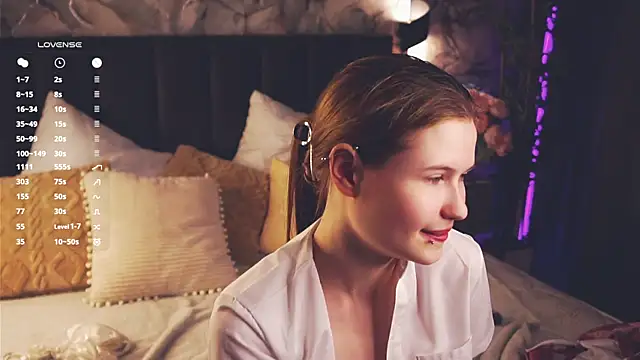 LynHillaire online show from April 25, 1:41 pm