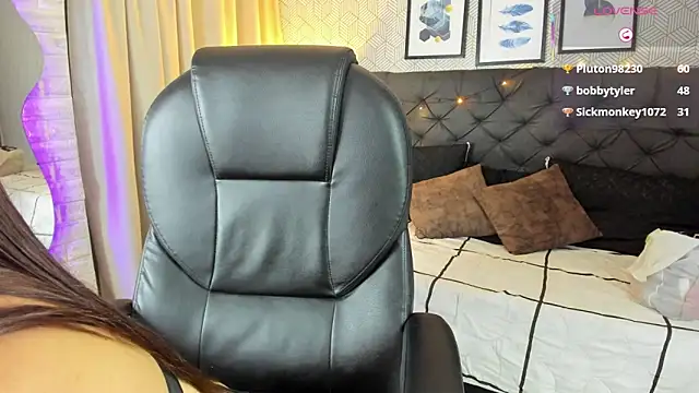 sophie  blare online show from February 5, 8:23 pm