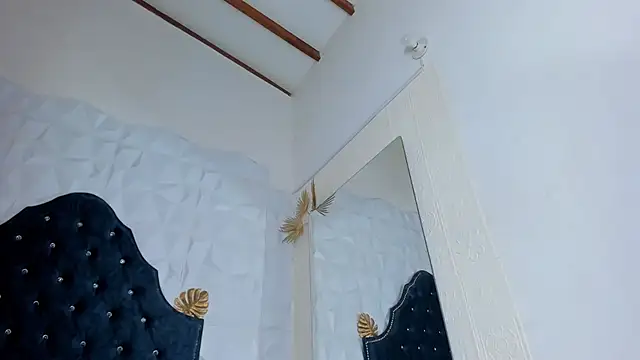  mia milf  online show from April 19, 6:10 pm