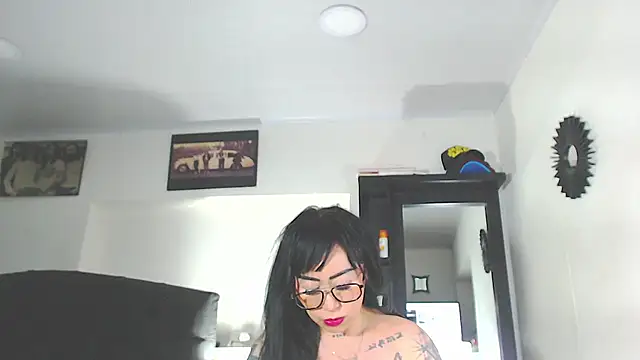 Snapshot of Vicky_hotmilf chatting on September 25, 3:33 pm Vicky hotmilf online show from September 25, 3:33 pm