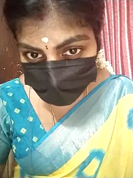 Snapshot of Nithiila chatting on October 17, 7:22 am Nithiila online show from October 17, 7:22 am