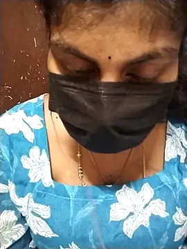 Snapshot of Nithiila chatting on October 1, 11:37 am Nithiila online show from October 1, 11:37 am