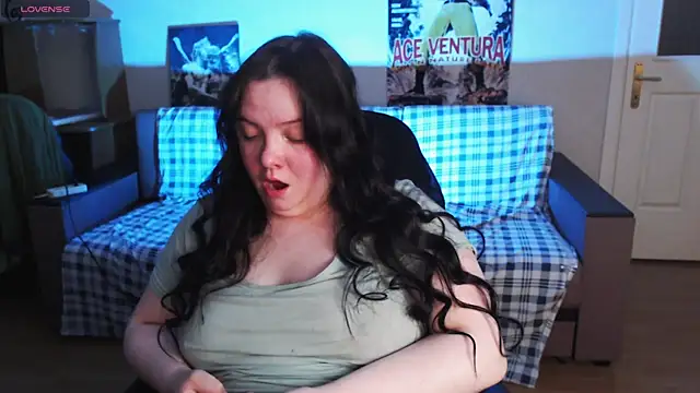 EmillyBones online show from April 26, 7:44 pm