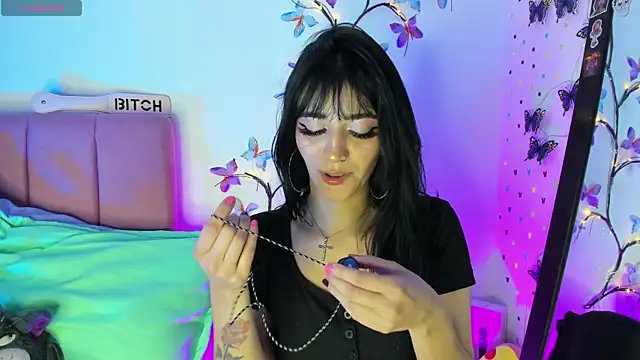 LindaWz  online show from April 25, 1:41 pm