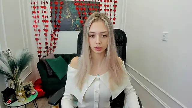 EmilyGraydis online show from February 13, 4:03 am