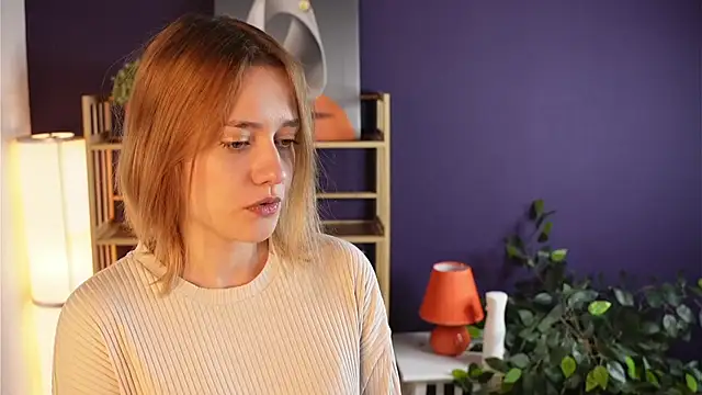 HollieCollelo online show from September 13, 3:47 am