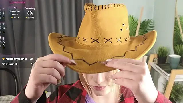 HollieCollelo online show from December 21, 3:22 am