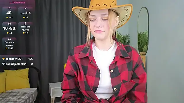 HollieCollelo online show from October 27, 3:57 am