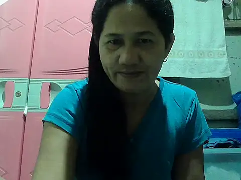 Snapshot of hotmama_063 chatting on October 7, 8:24 pm hotmama 063 online show from October 7, 8:24 pm