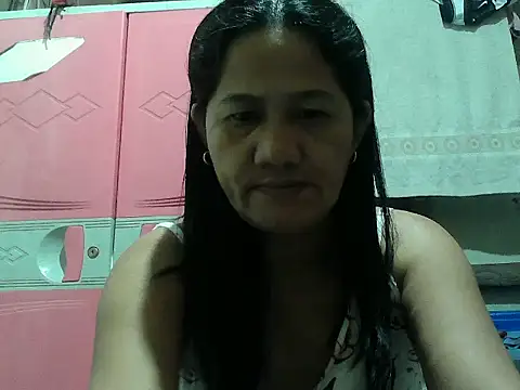 Snapshot of hotmama_063 chatting on October 8, 8:46 pm hotmama 063 online show from October 8, 8:46 pm