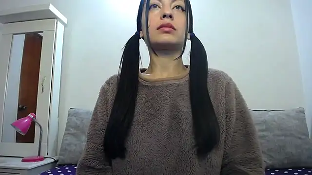 Snapshot of Taylormegan chatting on October 14, 3:42 am Taylormegan online show from October 14, 3:42 am