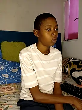 SweetSlenderChoc online show from April 26, 2:48 pm