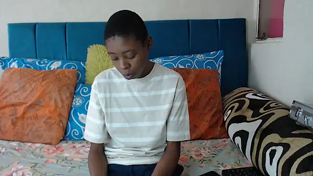 SweetSlenderChoc online show from April 25, 2:47 pm