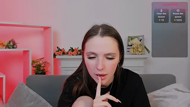 Snapshot of WildHoneyXO chatting on October 6, 5:46 am WildHoneyXO online show from October 6, 5:46 am