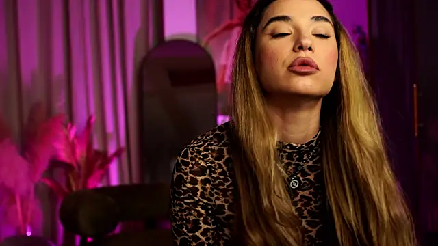 ItalianGirl online show from April 26, 8:28 pm