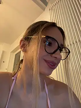 ItalianGirl online show from April 21, 8:16 pm