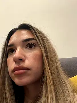 Snapshot of ItalianGirl chatting on October 9, 7:51 pm ItalianGirl online show from October 9, 7:51 pm