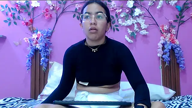 skinnysofia18 online show from January 15, 1:28 pm