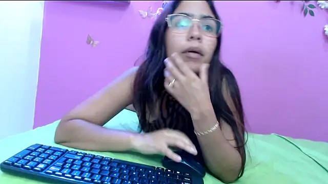 skinnysofia18 online show from April 25, 2:25 pm