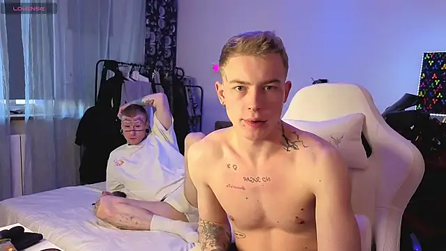 c10h15on1 online show from March 14, 11:22 am