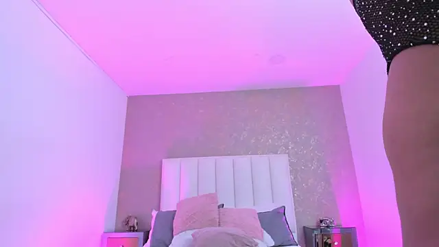 KaylieBrooks online show from April 15, 7:58 pm