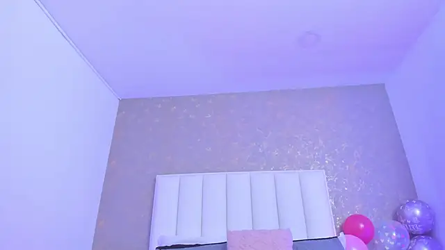 KaylieBrooks online show from April 25, 1:41 pm