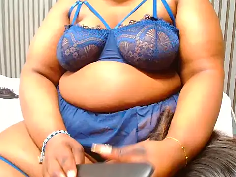 Snapshot of ROYALASS25 chatting on October 16, 6:21 pm ROYALASS25 online show from October 16, 6:21 pm