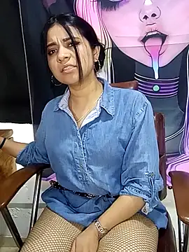 Snapshot of ValerieLove_ chatting on October 13, 9:50 pm ValerieLove online show from October 13, 9:50 pm