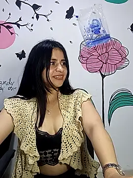 Snapshot of ValerieLove_ chatting on October 19, 12:01 am ValerieLove online show from October 19, 12:01 am