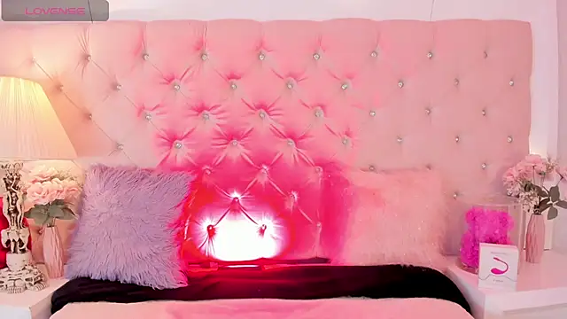 CaterinaRomano online show from April 21, 7:32 pm