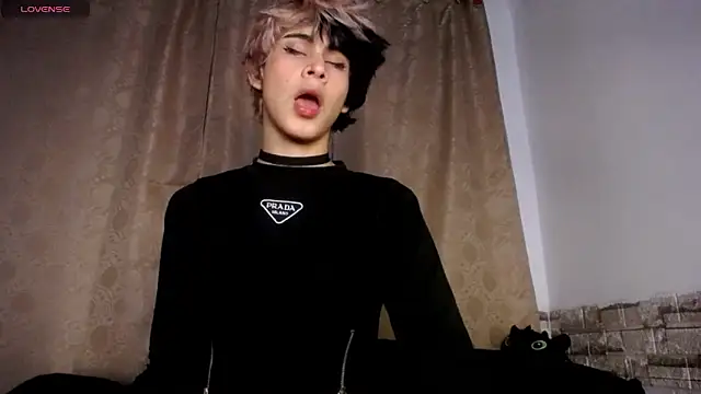 DaraKat18 online show from April 23, 4:42 am