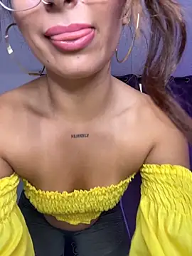Snapshot of Clara_Galle11 chatting on October 17, 7:50 pm Clara Galle11 online show from October 17, 7:50 pm