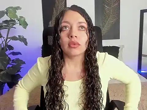 Snapshot of RubyStrong chatting on October 12, 1:13 pm RubyStrong online show from October 12, 1:13 pm