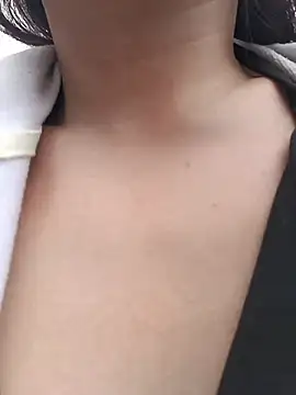 Bella Sumers online show from April 27, 7:11 pm