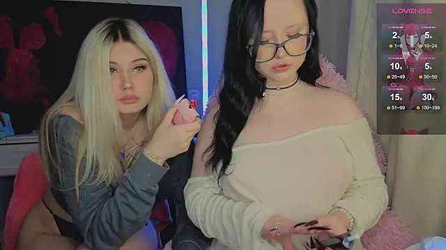 hornyprincess19 online show from November 9, 4:36 pm