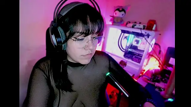 Snapshot of PinkDenial chatting on September 13, 5:26 am PinkDenial online show from September 13, 5:26 am