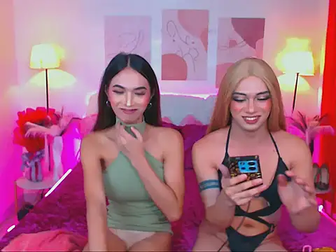 Snapshot of Alluring_Carmela chatting on October 13, 10:45 pm Alluring Carmela online show from October 13, 10:45 pm
