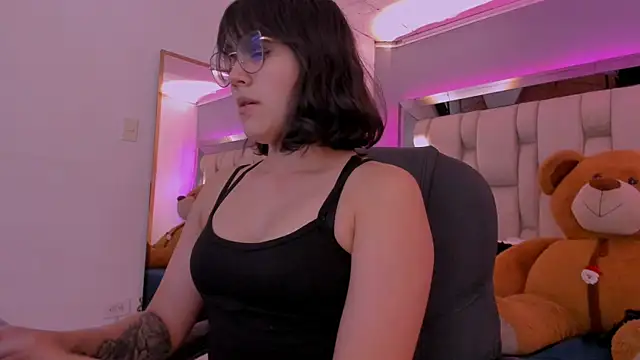 AnnaraLein online show from December 18, 3:55 am