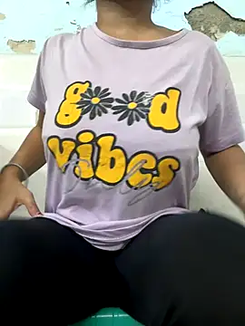 Snapshot of miss_moonikaa chatting on October 18, 9:45 am miss moonikaa online show from October 18, 9:45 am