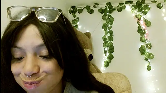 Snapshot of EIVIY1609 chatting on October 9, 2:21 pm EIVIY1609 online show from October 9, 2:21 pm